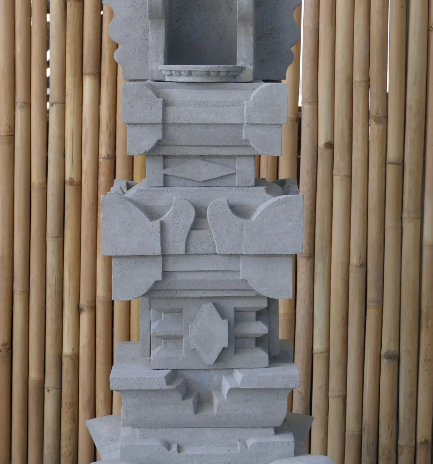  Product image 5 of the product “Balinese Temple, casted with Paras Stone, with open place on top, 170cm. Mulitparted ”